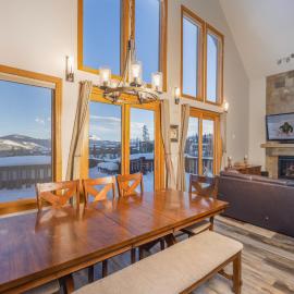 실버트론에 위치한 호텔 Beautiful 7 BEDROOM, 3 gathering areas, pool table, hot tub, and huge deck with 360-degree views!!