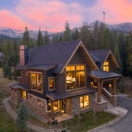 Newly built Luxury Home, 5-Star Finishes, SHUTTLE to slopes, backs to Breckenridge Nordic Center!