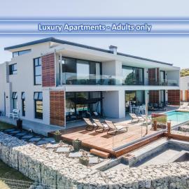 Hilltop Bayview Luxury Apartments, hotel in Plettenberg Bay