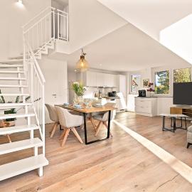 SEEliebe Maisonette in direkter Seenähe, hotelli kohteessa Friedrichshafen