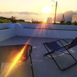 Casa al tramonto...sunset lovers retreat
