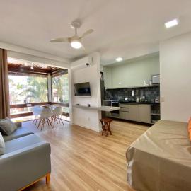 FLAT COM VARANDA E SERVIÇOS NO RIVIERA GREEN, hotel in Bertioga