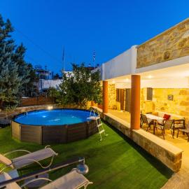 Stone House، فندق في Astérion