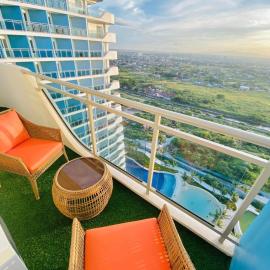 1BR-MonteCarloBliss by The Bali Corner at Azure North, 25th Floor, Full view of Beach Resort Amenities, hotel em San Fernando