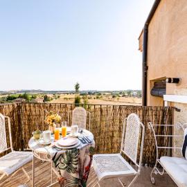 Viesnīca Apartamentos Vino Tinto y Restaurante Tomate Rosa pilsētā Adahuesca