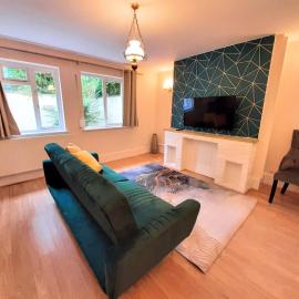 Wokingham - Central 2 beds home with parking, hotel u gradu Wokingham