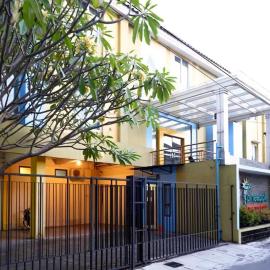 Pineapple Mansion Guest House Solo, hotel in Bonorejo