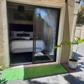 17 Byvanger Luxury Home Deluxe Queen Suite Room 1، فندق في سنتوريون