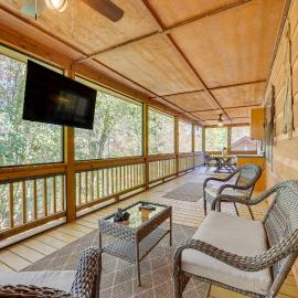 Hot Tub & Game Room: Blue Ridge Getaway โรงแรมในบลูริดจ์