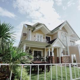 Cozy Crib Saratoga in Tagaytay Midlands with Breakfast, hotel din Tagaytay