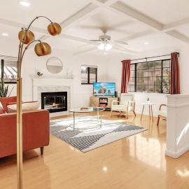King Suite, 5 Queen beds Spacious Modern Home, hotel in Castro Valley