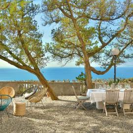 Villa Sorriso mit Pool direkt am Meer, hotel in Castiglioncello