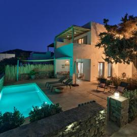 Private Luxury Scarlet beachfront villa, Molos, Paros, hotel din Molos Parou