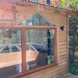 Honey Bee Cabin, hotel a Llandysul