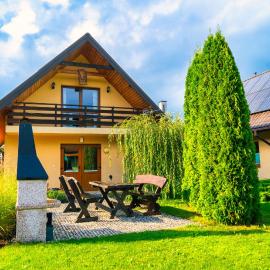 Całoroczne Domki w Bieszczadach "The Willows", Hotel in Łączki