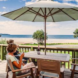 Sandy Bay Beachfront, hotel i Matapouri