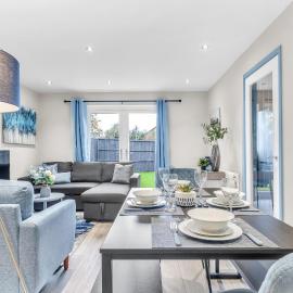 MK 2-Bedroom Contractor's Gem, 5 beds, sleeps 6, free parking