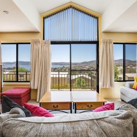 Dromaius 5 - 3BR Townhouse l Lake Views l Spa Bath l WiFi l BBQ, hotel in Jindabyne