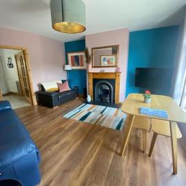 Ballycastle Modern Town House, hotel in Ballycastle