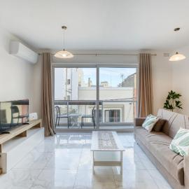 A lovely 2BR home, in the centre of Marsaxlokk by 360 Estates, hotel u gradu Marsašlok