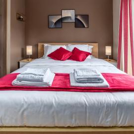 Viesnīca SUITE ET CHAMBRES d'hôtes Voyage affaires Parking gratuit Proche Paris Versailles Giverny Yvelines pilsētā Épône