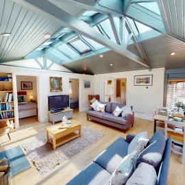 Arniss Lodge