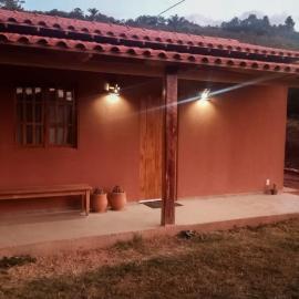 Vila Sincorá - Chalé para 4 pessoas com cozinha a 2 km da portaria da Cachoeira do Buracão, hotel u gradu Ibicoara