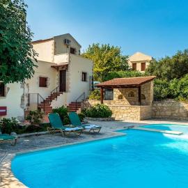 Carlas House, Kalyves, hotel a Tsivarás