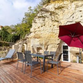Gîte troglodyte unique avec jacuzzi, billard et jardin, près de Doué La Fontaine et Saumur - FR-1-622-69, hotel v destinácii Les Ulmes