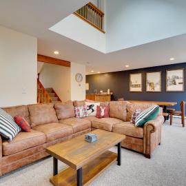 Sunny Stratton Townhome ~ 1 Mi to Skiing!