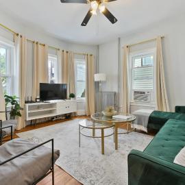 The Maverick Downstairs - Lux Apartment - Close to Downtown Boston & Airport