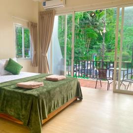 private room with share bathroom at Little wild house Khaosok, hotel in Khao Sok National Park