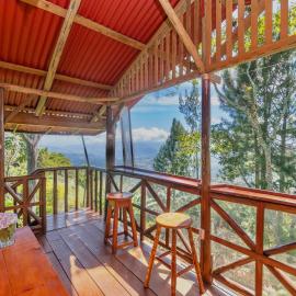 Vista Turrialba Lodge، فندق في توريالبا