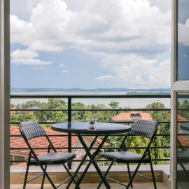 Banana Bayou - Spacious Lake View Apt in Bunga, Netflix, 24hr Security, Hotel in Kampala