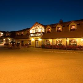 Hotel Karpatsky Dvor Lozorno – hotel w mieście Lozorno