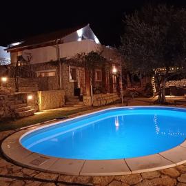 Holiday House Pulina, hotel di Punat