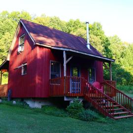 Secluded Cabin on Red Haven Farm, hotel in Irvine