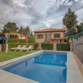 Casa rural Higueras, hotel in Santa María de la Alameda