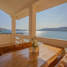 Veli Zal, hotell i Zubovići