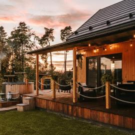 Domki Bliżej Natury z Jacuzzi, khách sạn ở Rabka