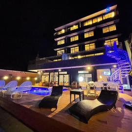 【CLUB DEEP BLUE】西伊豆　知る人ぞ知る美しい入江が眺める貸別荘！最大44人宿泊可能！, hotelli kohteessa Numazu