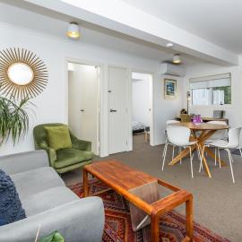 2 Bedroom Home away from Home near CBD & private parking, hotel in Hamilton