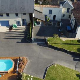 Gîte Ruelle aux Vaches - Avec piscine partagée, hotelli kohteessa Montreuil-Bellay