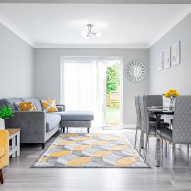 Stunning Place, close to Windsor & Heathrow & Private Parking、バーナムのホテル