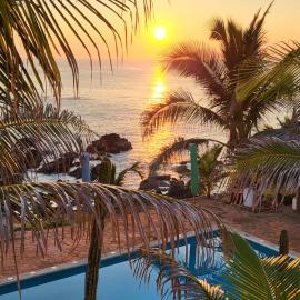 Hotel Luz de Mar ' right on the beach, hotelli kohteessa Cuatunalco