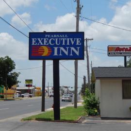 Executive Inn Pearsall, hotel em Pearsall