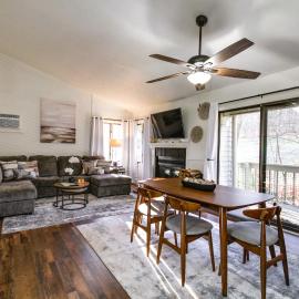 Wintergreen Ski Resort Condo w/ Golf Access!, hotel din Roseland
