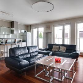 Lasek Marceliński 2-Bedroom Apartment by BookingHost