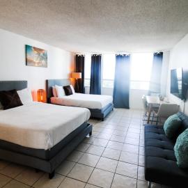 Castle 1205 Beachfront Studio with Free Parking, Beach Access, Pool, Tennis, Hotel in Miami Beach