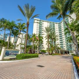 Tides on Hollywood Beach